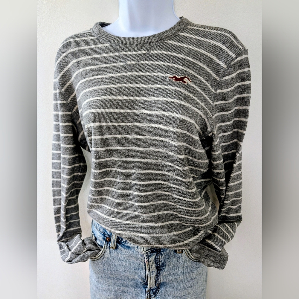 Hollister Y2K Gray and White Striped Crew Neck Sweater